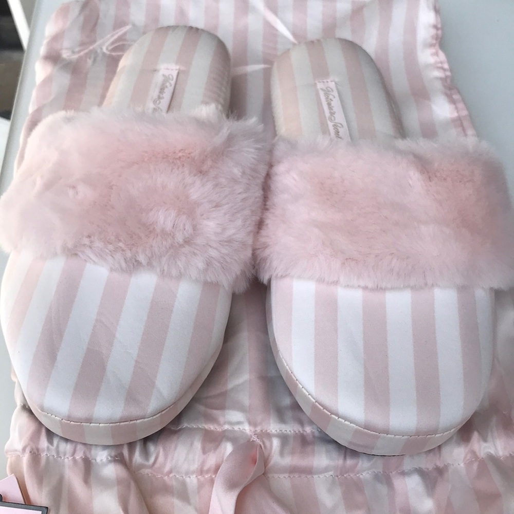 Victoria Secret Brand New with Tags Pinstripe Satin Sleepers. Small - Picture 8 of 9